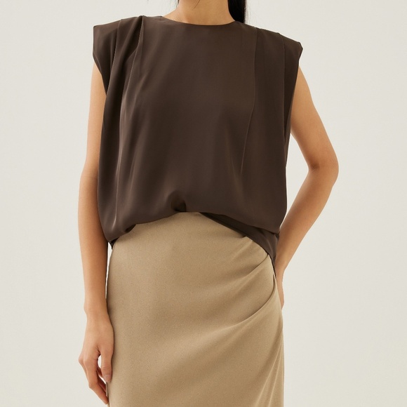 Lianne Shoulder Padded Pleated Top - Picture 3 of 3